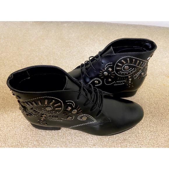 ASOS STUDDED BLACK BOOTS *NEW* - Picture 3 of 3